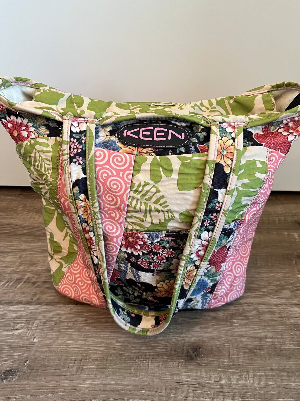 KEEN Hybrid Transport Patchwork Floral Zip Top Tote Bag Cotton Canvas Multicolor